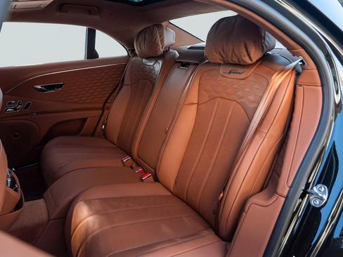 Used 2025 Bentley Flying Spur Plug-In Hybrid AWD/4WD image 11