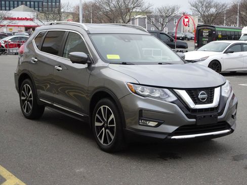 Used 2019 Nissan Rogue SL w/ Premium Package image 3