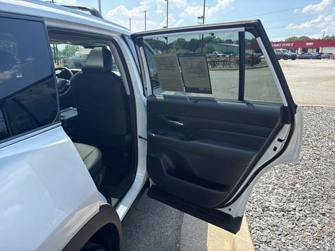 Used 2025 Toyota Grand Highlander AWD image 23