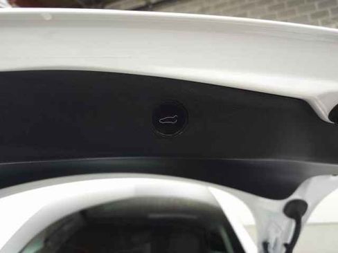 Used 2023 Tesla Model 3 Standard Range image 9