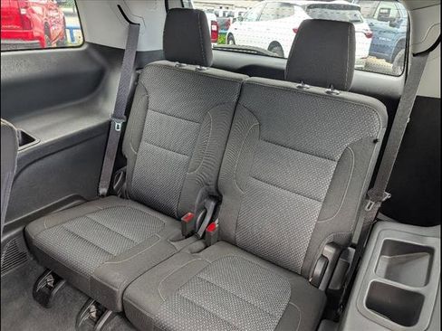 Used 2023 GMC Acadia SLE w/ Driver Convenience Package image 13