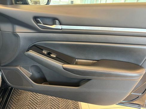 Used 2024 Nissan Altima 2.5 SR FWD image 24