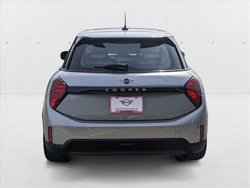 Used 2025 MINI Cooper 4-Door Hardtop image 8