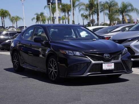 Used 2024 Toyota Camry SE FWD image 2