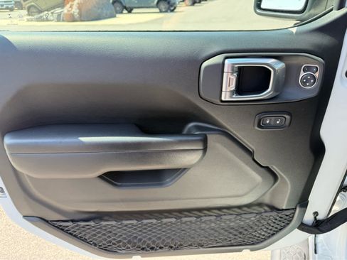 Used 2021 Jeep Wrangler Sport AWD/4WD image 12