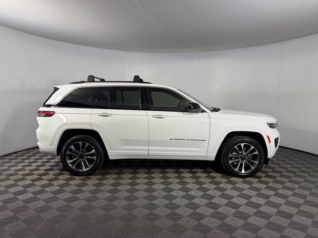 Used 2023 Jeep Grand Cherokee Overland w/ Luxury Tech Group IV AWD/4WD image 5