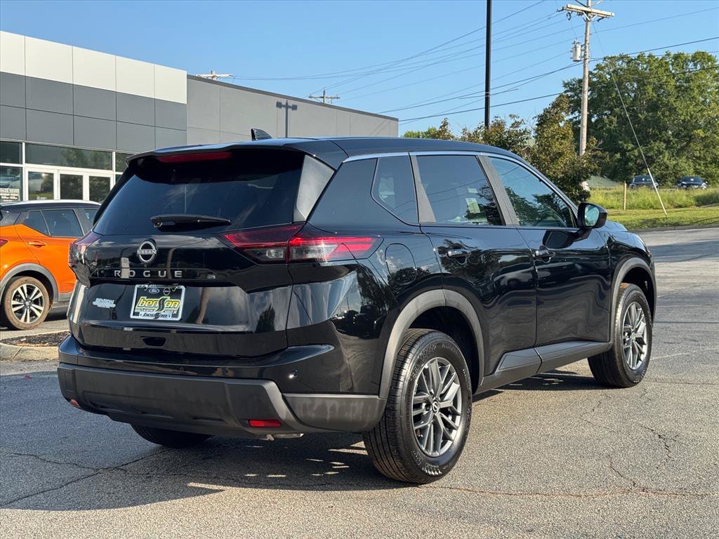 Certified 2026 Nissan Rogue SV FWD image 3