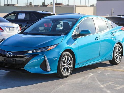 Used 2022 Toyota Prius Prime XLE image 3