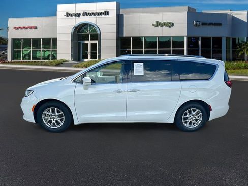 Used 2021 Chrysler Pacifica Touring-L image 4