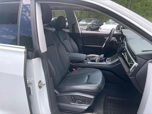 Used 2022 Audi Q8 Premium Plus w/ Premium Plus Package AWD/4WD image 11
