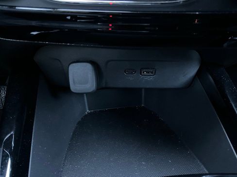 Used 2025 Chevrolet Trax LT image 23