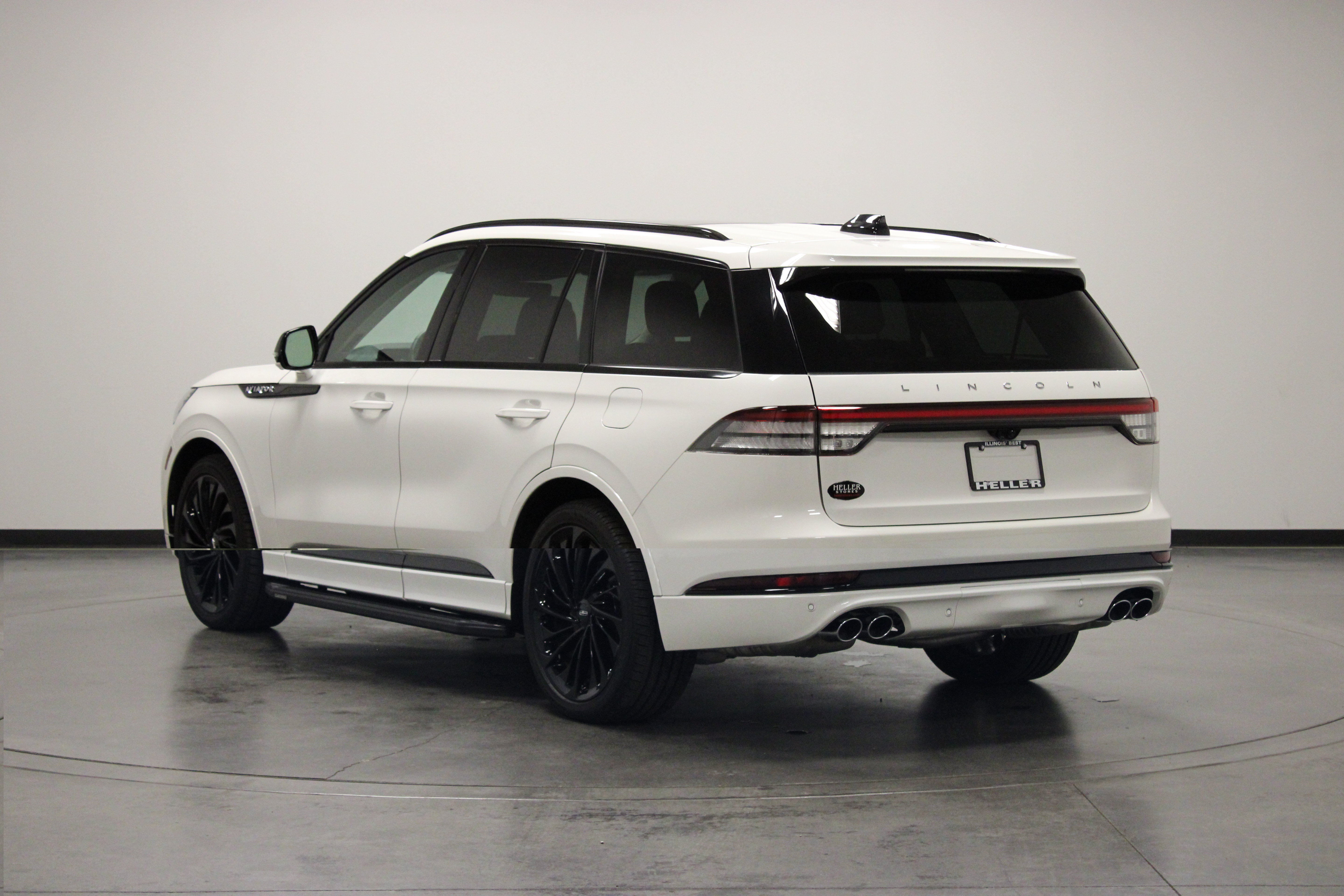 Used 2025 Lincoln Aviator Reserve w/ Luxury Package RWD image 6
