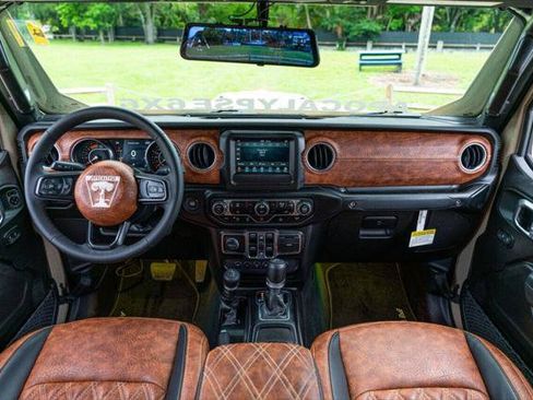 Used 2023 Jeep Gladiator Sport AWD/4WD image 2