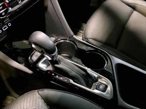 Used 2022 Buick Encore GX Essence w/ Experience Buick Package image 16