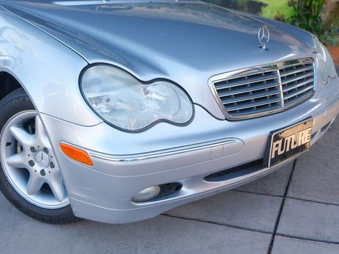 Used 2002 Mercedes-Benz C 320 Sedan image 7