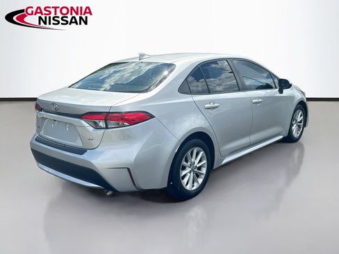Used 2021 Toyota Corolla LE w/ LE Convenience Package FWD image 9