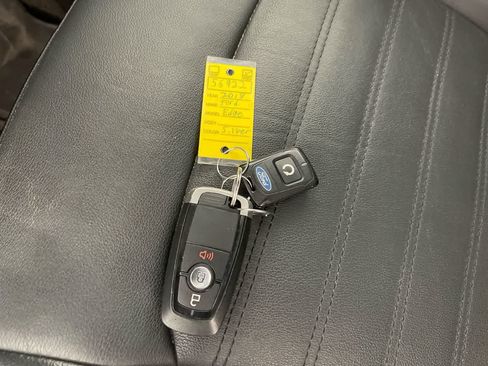Used 2018 Ford Edge SEL w/ Equipment Group 201A AWD/4WD image 26