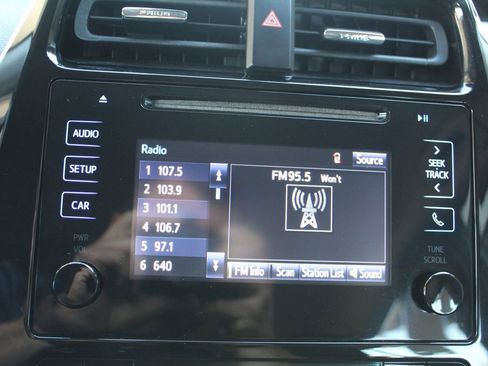 Used 2017 Toyota Prius Four FWD image 15