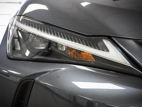 Certified 2025 Lexus UX 300h FWD image 29