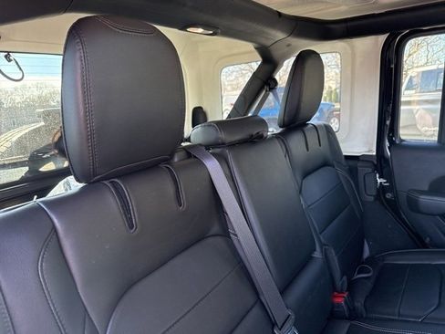 Used 2022 Jeep Wrangler Unlimited Sahara image 12