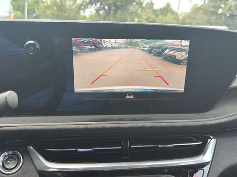 Used 2024 Buick Envista Sport Touring w/ Convenience I Package FWD image 13