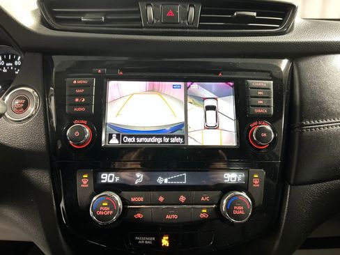 Used 2018 Nissan Rogue SL image 16