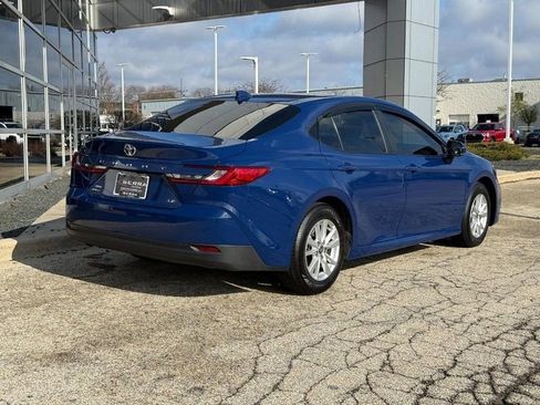 Used 2025 Toyota Camry LE image 3