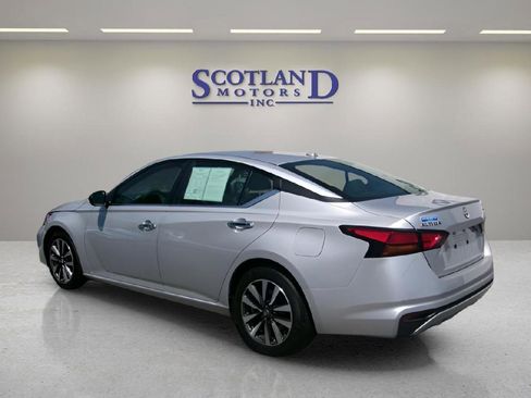 Used 2024 Nissan Altima 2.5 SV FWD image 8