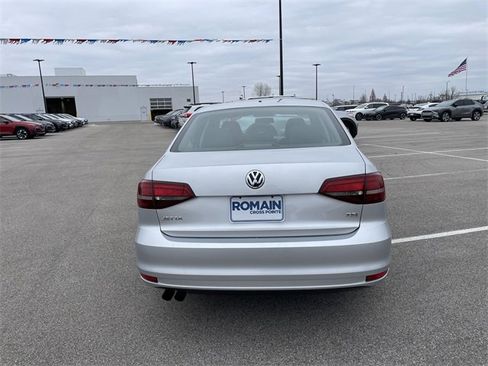 Used 2016 Volkswagen Jetta S image 4
