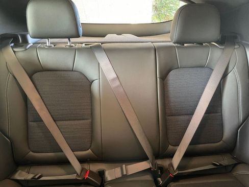 Used 2025 Buick Envista Preferred image 38