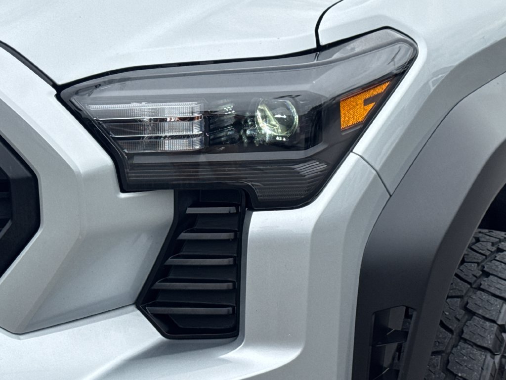 Used 2025 Toyota Tacoma TRD Off-Road AWD/4WD image 18