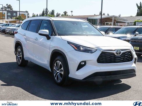 Used 2023 Toyota Highlander XLE FWD image 5
