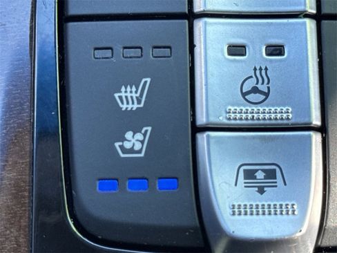 Used 2019 Genesis G90 3.3T Premium image 31