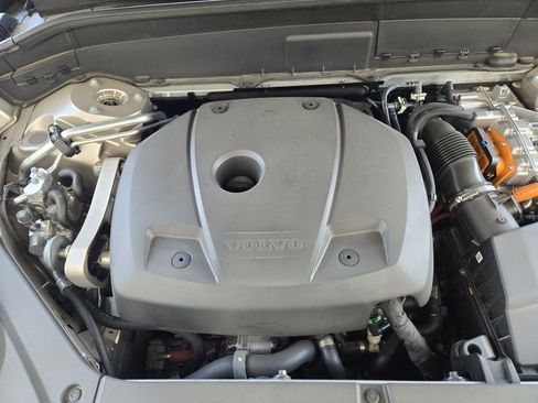 Certified 2025 Volvo XC90 T8 Core w/ Protection Package image 42