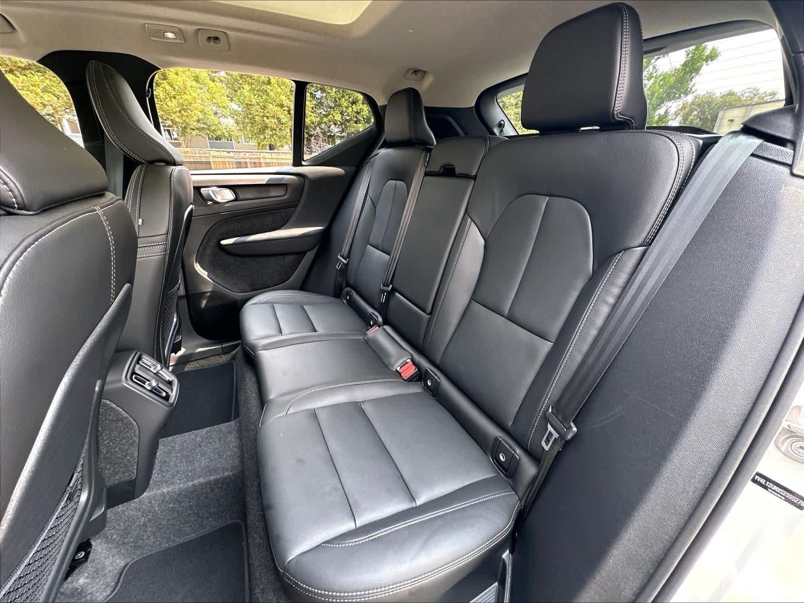 Used 2025 Volvo XC40 B5 Ultra AWD/4WD image 30