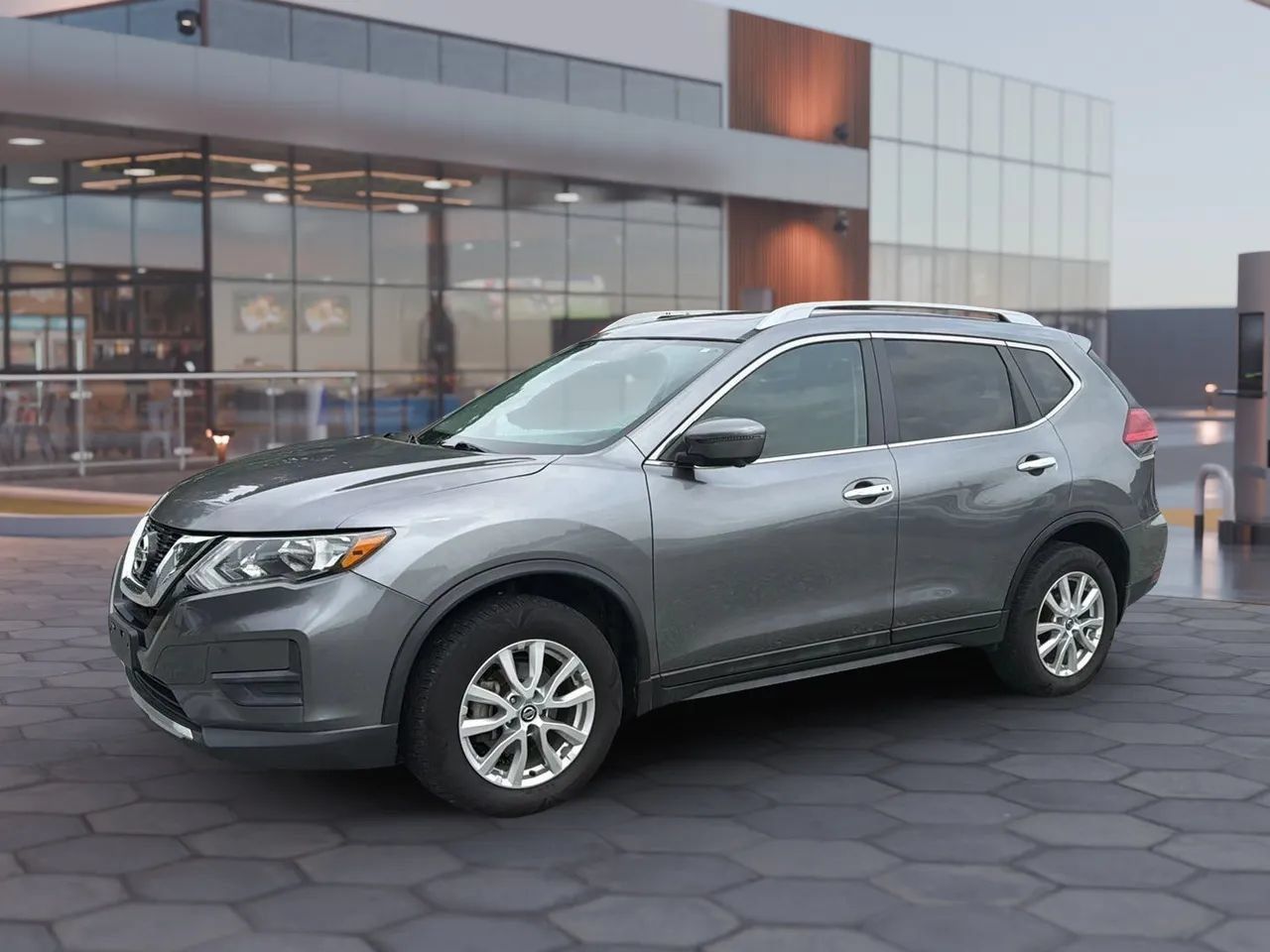 Used 2017 Nissan Rogue SV AWD/4WD image 2
