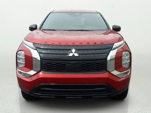 Used 2023 Mitsubishi Outlander SE FWD image 2