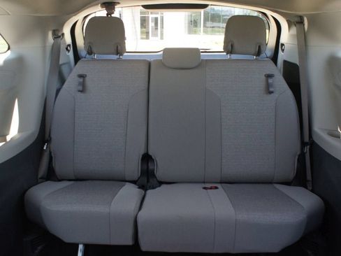 Used 2024 Toyota Sienna LE FWD image 15