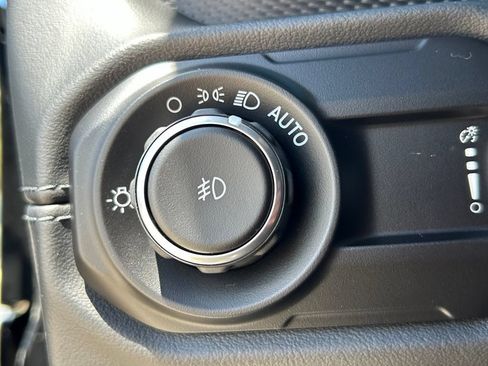 Used 2025 Jeep Wrangler Unlimited Rubicon AWD/4WD image 25