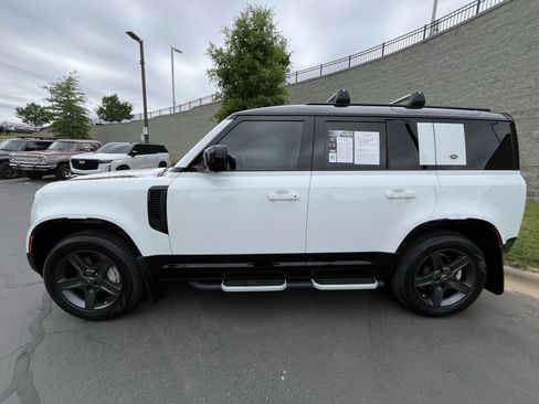 Certified 2024 Land Rover Defender 110 X-Dynamic SE AWD/4WD image 4
