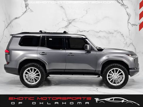 Used 2024 Lexus GX 550 w/ Accessory Package (2T) AWD/4WD image 5