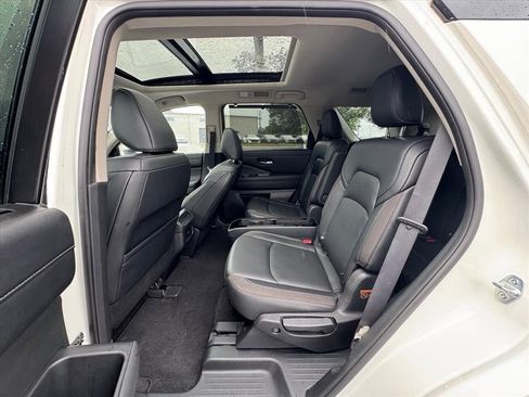 Certified 2022 Nissan Pathfinder SL w/ SL Premium Package FWD image 12