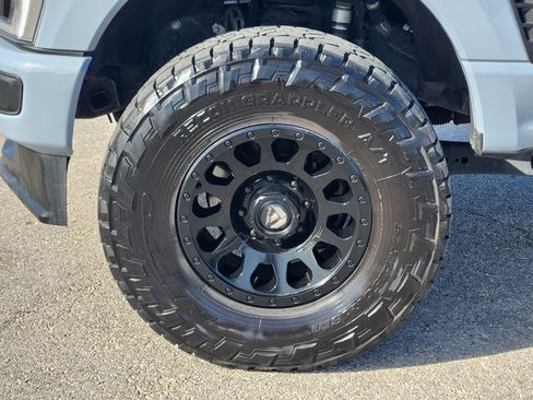 Used 2024 Ford F250 Lariat w/ Black Appearance Package AWD/4WD image 10