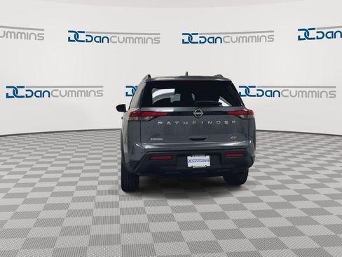 Used 2024 Nissan Pathfinder SV image 7
