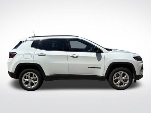 Used 2024 Jeep Compass Latitude AWD/4WD image 8