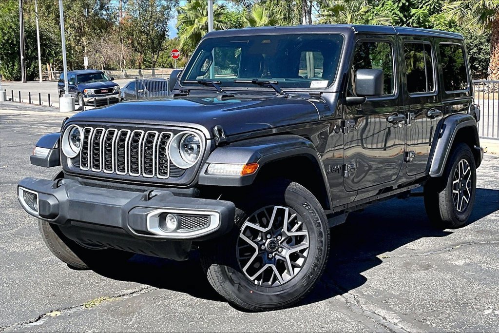 Used 2026 Jeep Wrangler Unlimited Sahara AWD/4WD image 2