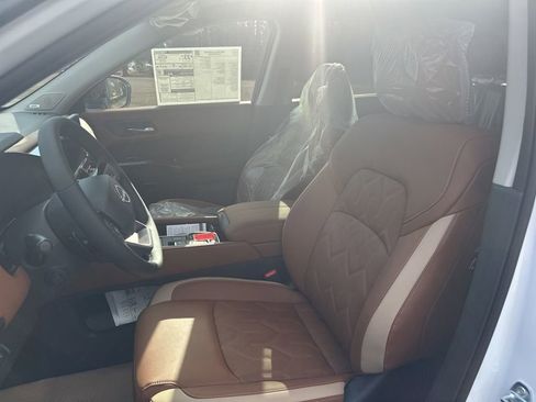 New 2026 Nissan Pathfinder Platinum FWD image 11