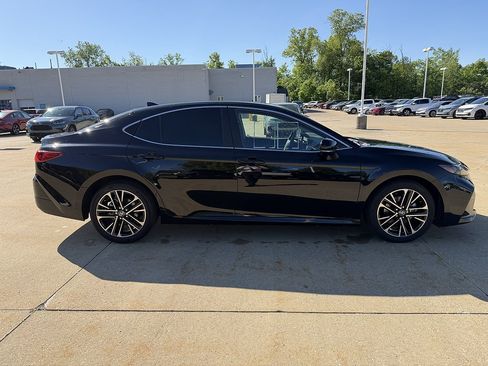 Used 2026 Toyota Camry XLE FWD image 3