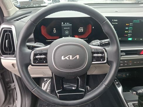 Used 2025 Kia Sorento S AWD/4WD image 19