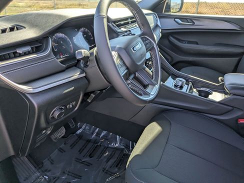New 2025 Jeep Grand Cherokee L Laredo RWD image 9